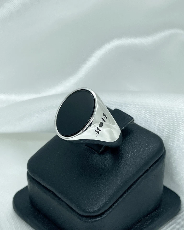 Anello chevalier con pietra onice in argento 925 - Immagine 2 di 4