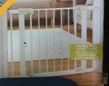 safety 1st auto close walk thru gate