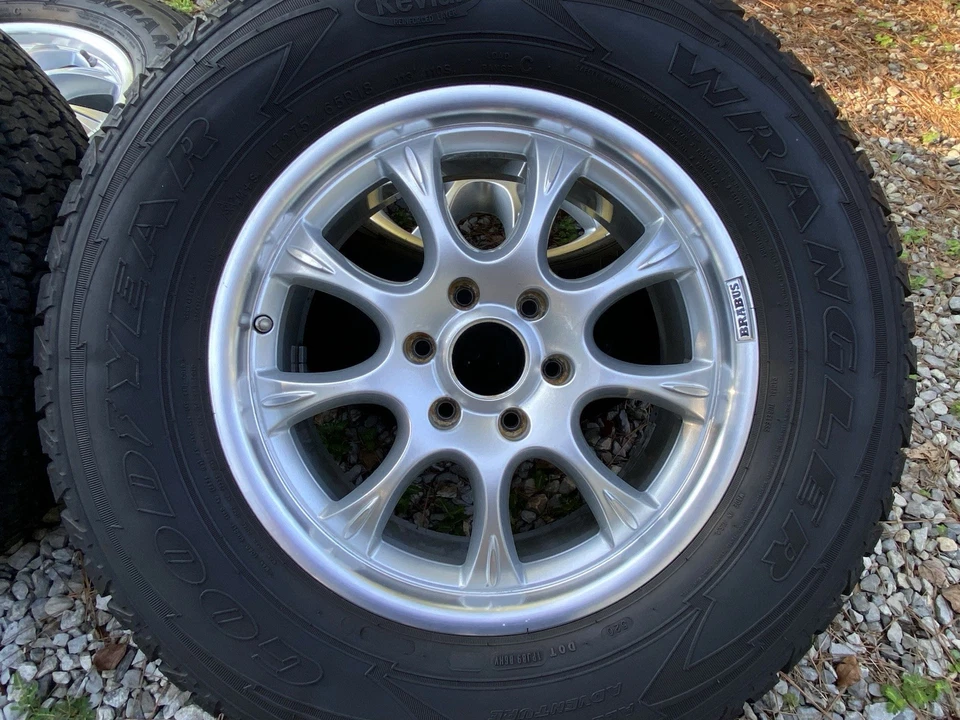 Rodas e pneus monobloco E Mercedes Sprinter 18” Brabus - Imagem 3 de 4