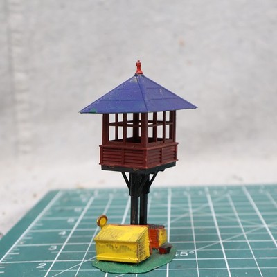 HO Scale Track Side Signal Shack Elevated Buildings Model Train Layout