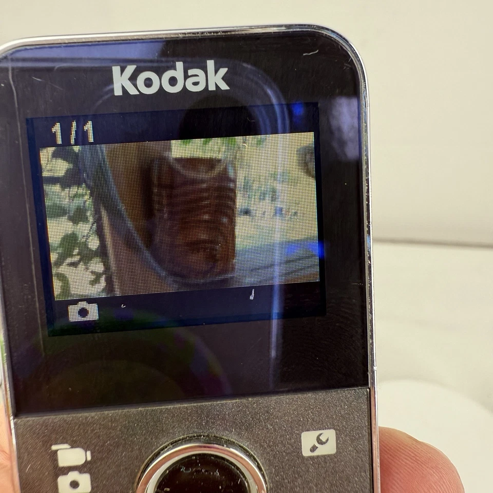 Kodak PlayFull ZE1 1080p HD Pocket Video Camera – Tested, Doors Off, No SD Card - Image 2 of 4