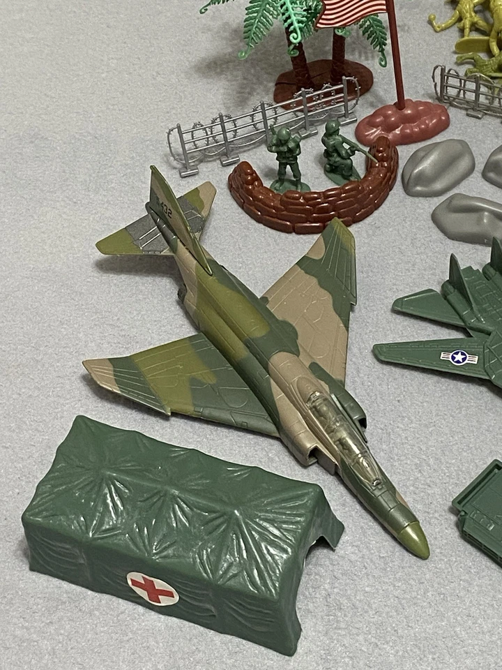 Lote De Colección Plástico Ejército Hombres Juguete Soldados Colores Mezclados Accesorios Mezclados Foto 2 de 4