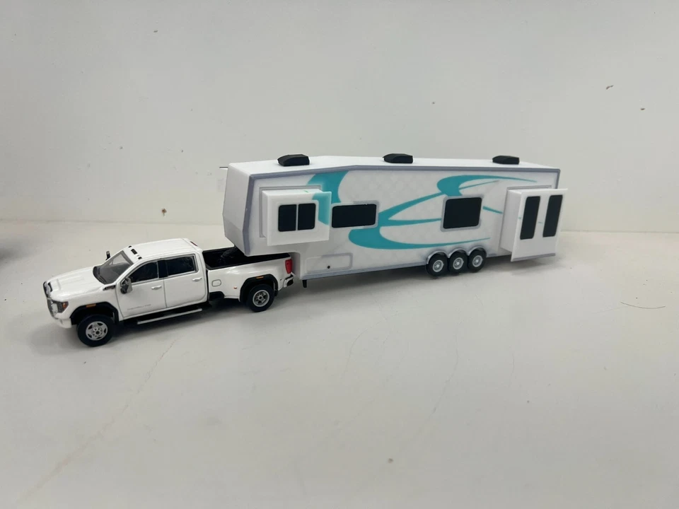 1/64 Scale Camper Kit White and Teal - Image 2 of 4