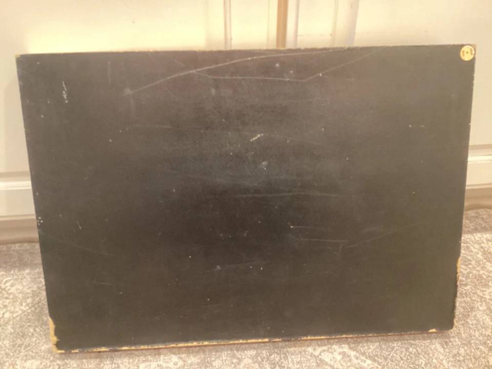 Bandeja de servir pintada al revés. Hermoso patrón geométrico moderno. Hecho en Perú. Foto 2 de 4