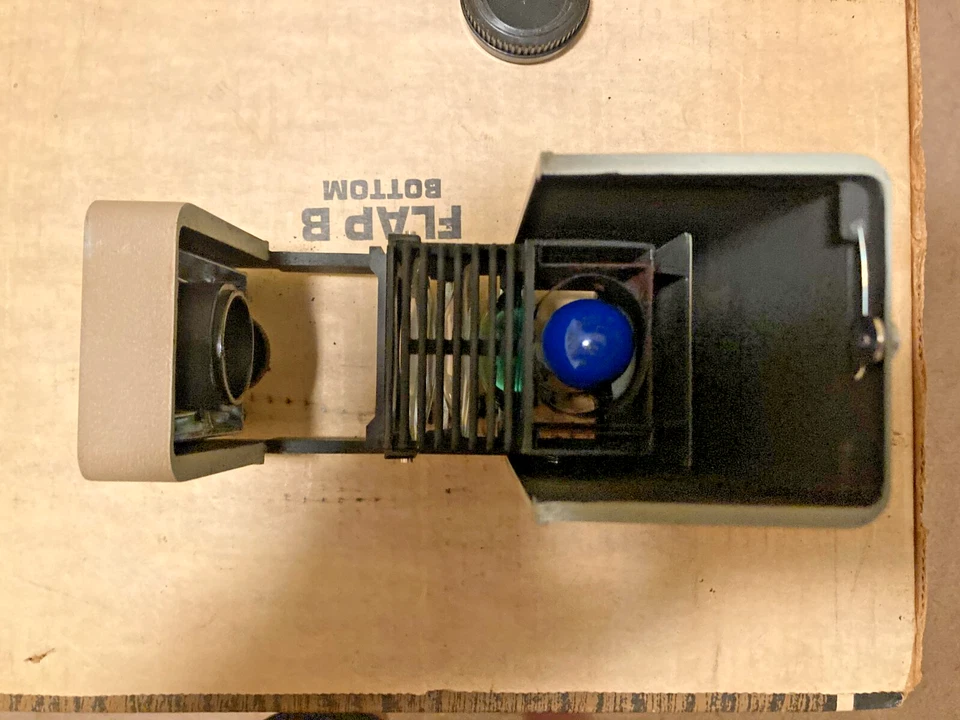 Antigo Caneta Olympus 35mm projetor deslizante com estojo original + caixa - Imagem 3 de 4