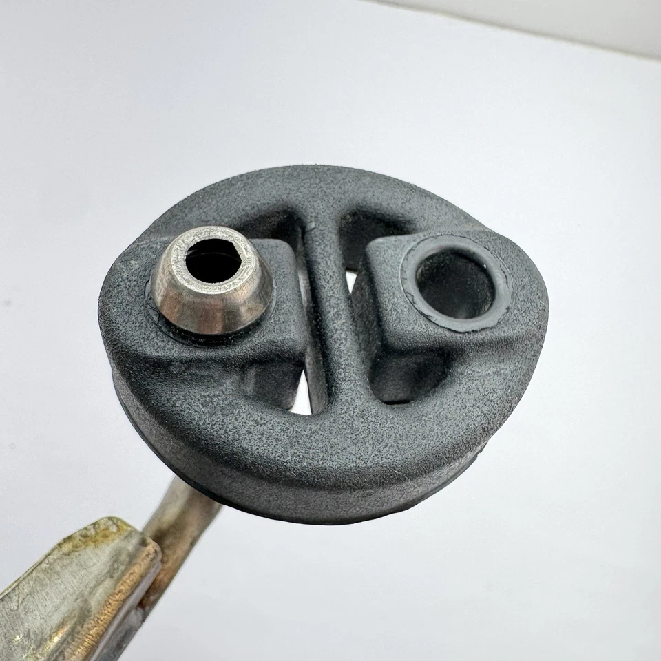 2007 - 2017 LEXUS LS460 LS600H SUPORTE DE CABIDE SILENCIADOR DE ESCAPE TRASEIRO DIREITO FABRICANTE DE EQUIPAMENTO ORIGINAL - Imagem 4 de 4