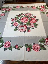 Vintage Beautiful Floral Tablecloth With matching Napkins