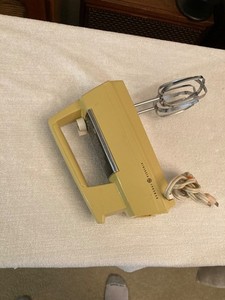 vintage GE electric hand mixer 60’s old excellent deco decor retro antique hip
