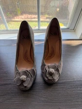 Sofft Brown Suede Fiorella heels 7 1/2 M Brand New, No Box