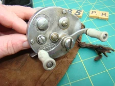 V8585 PR VINTAGE PFLUEGER SUPREME WITH ORIGINAL BAG FISHING REEL