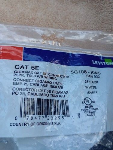 Leviton GigaMax Cat 5e QuickPort Jack, T568 A/B Wiring, 25-pack, White 5G108-BW5 - Photo 2/5