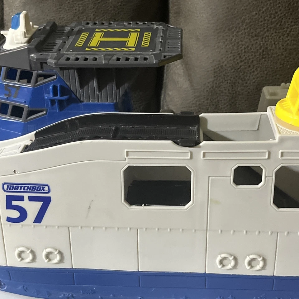 2013 Mattel Matchbox MissionMarine Rescue Shark Boat BlueBFN57 Floats & Rolls - Image 4 of 4