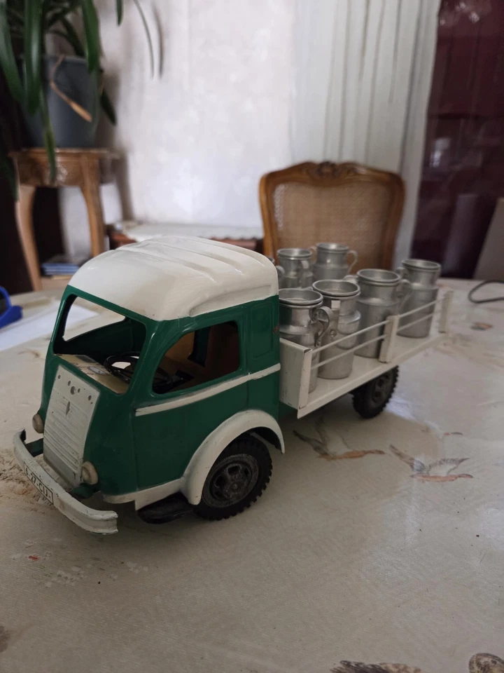 Camion laitier CIJ - Photo 1/3