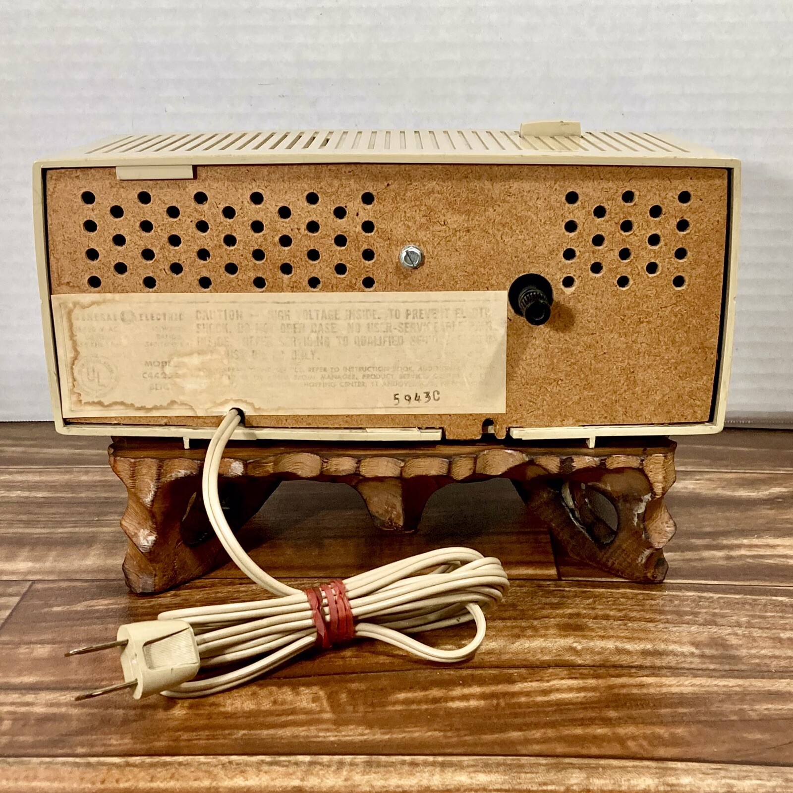 General Electric GE Solid State Alarm Clock Radio Model C 4425A Beige Works