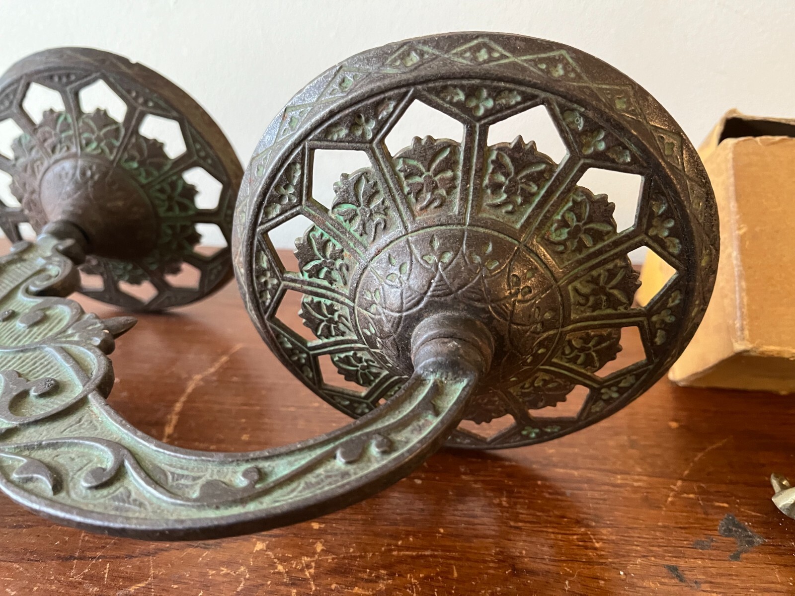 ANTIQUE VINTAGE DOUBLE OIL LAMP ORNATE VICTORIAN EASTLAKE OIL LAMP