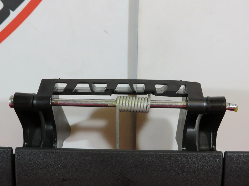 Manija de puerta de puerta trasera negra Dodge RAM NUEVA OEM MOPAR Foto 4 de 4