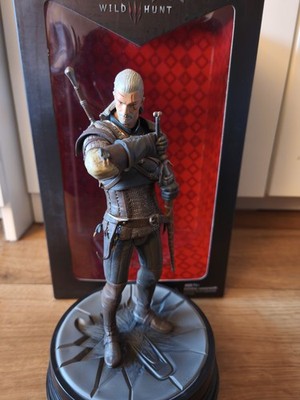 The Witcher 3 Wild Hunt Statue Figur Hearts of Stone Geralt Deluxe 24 cm