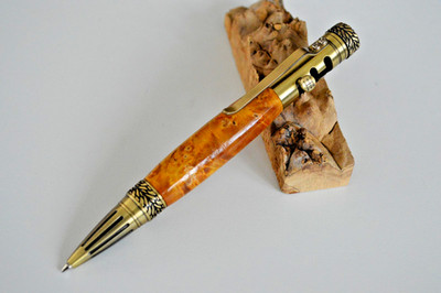 Schöner Kugelschreiber  für Autoliebhaber aus Box Elder Maser Holz mit Box