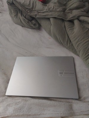 Asus vivobook 16 Silber fast ungebraucht und sehr gut für Office arbeiten