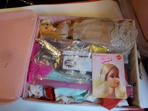 1960's Miner Industries White Fashion Doll Wardrobe Case w/ Dolls, Clothes Lot19