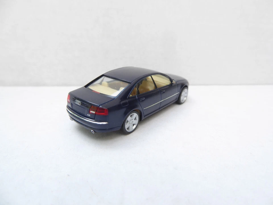 Audi A 8  dunkelblau - H0 1:87 Herpa  ohne  OVP # 0886 - Bild 3 von 3
