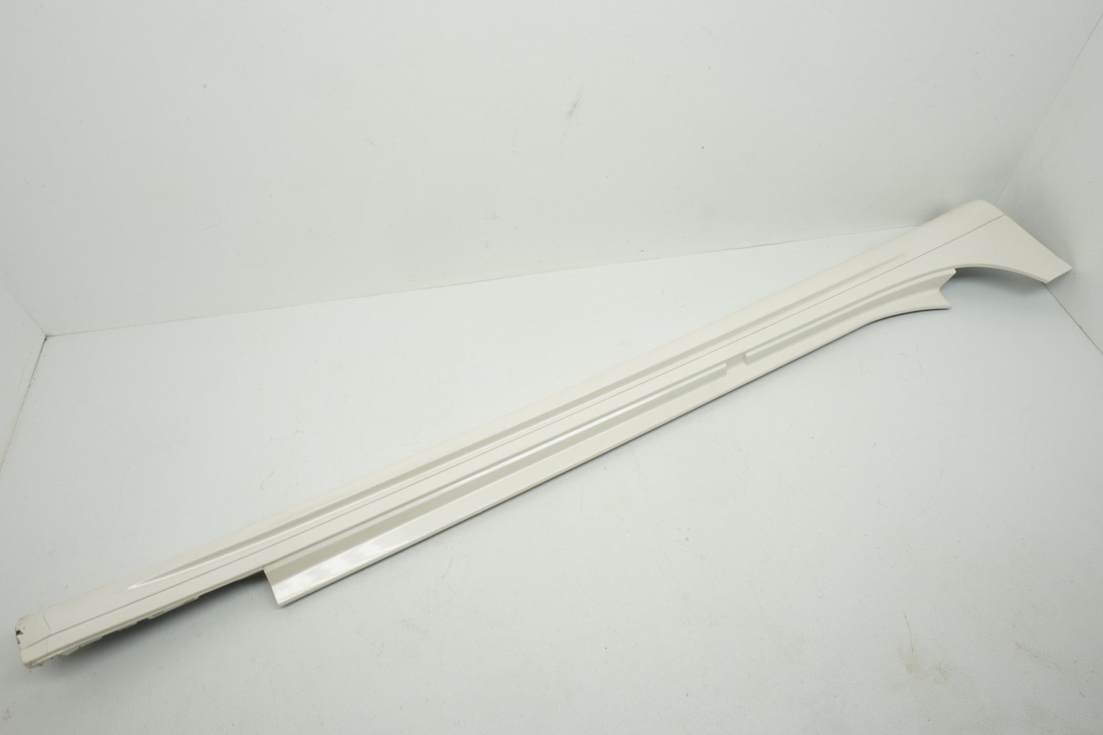 2014-2020 MASERATI GHIBLI M157 OEM RIGHT ROCKER PANEL SIDE SKIRT (DEFECT)