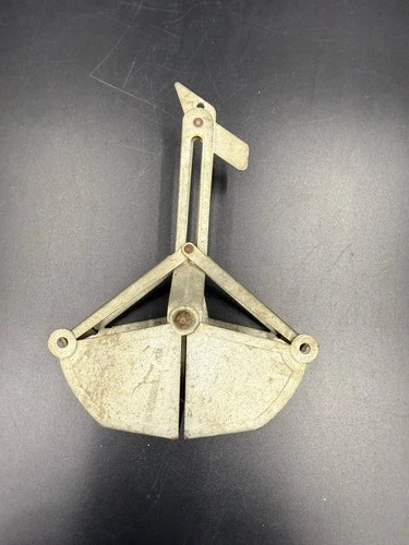 Vintage Mighty Tonka Crane Toy Metal Clam Shell Bucket