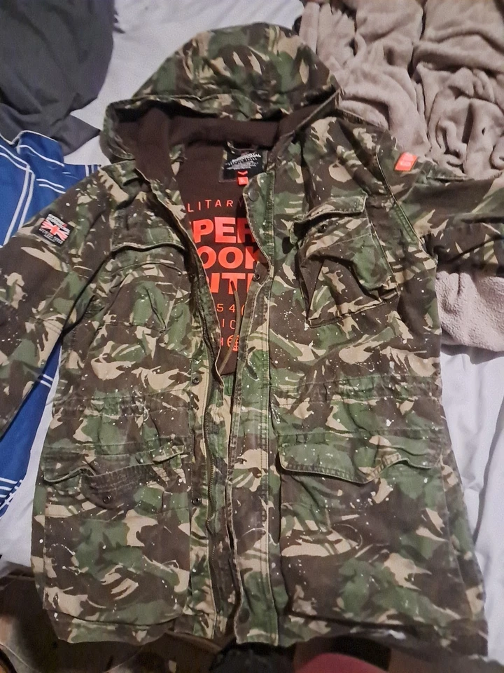 CHAQUETA PARKA SUPERDRY ROOKIE SPLATTER CAMUFLAJE SPLATTER PARA HOMBRE TALLA 2XL Foto 3 de 4