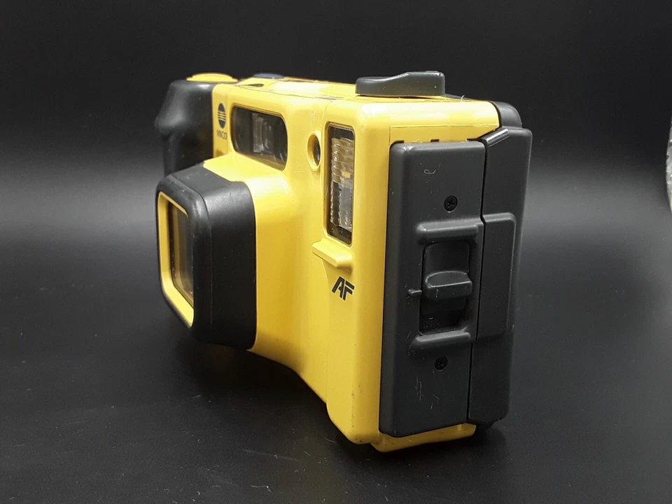 Minolta Weathermatic Dual 35 Film Camera 35mm UNDERWATER 35mm Japan  - Image 2 of 4