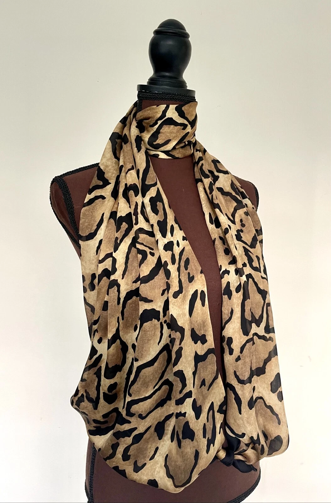 Écharpe Gucci unisexe neuve imprimé animal classique noir beige soie mousseline étole wrap
