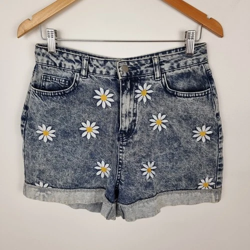 Boohoo Denim Shorts Size 10 Embroidered Daisies Flowers