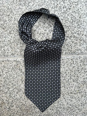 Krawattenschal, ascot tie, Seide, schwarz, mit Schlaufe, Nr. 23