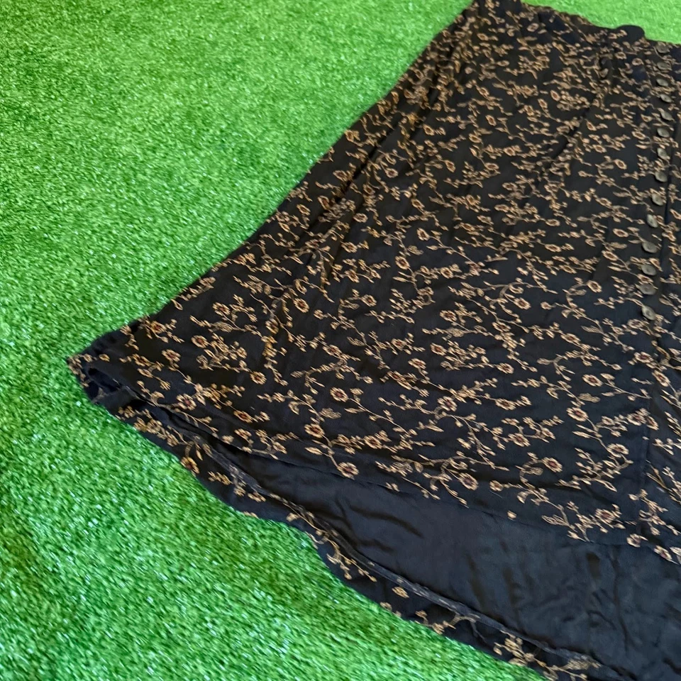 Briggs Elastic Waist A-Line Decorative Buttons Black Vintage Midi Skirt Size 2XL - Image 4 of 4