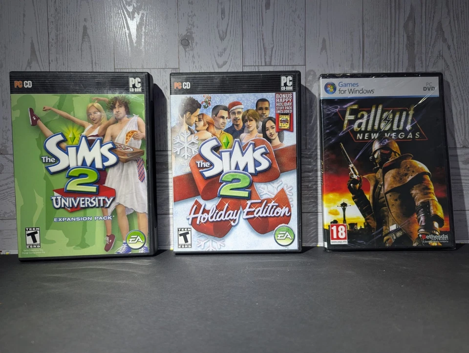 Videojuego PC CD-ROM, FallOut New Vegas + Sims 2 University / 2 Holiday Edition Foto 3 de 4
