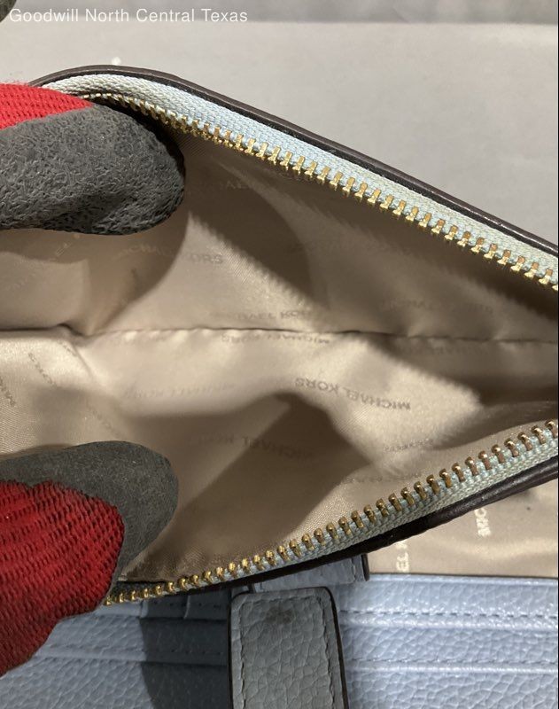 Michael Kors Adele Wallet - image 5