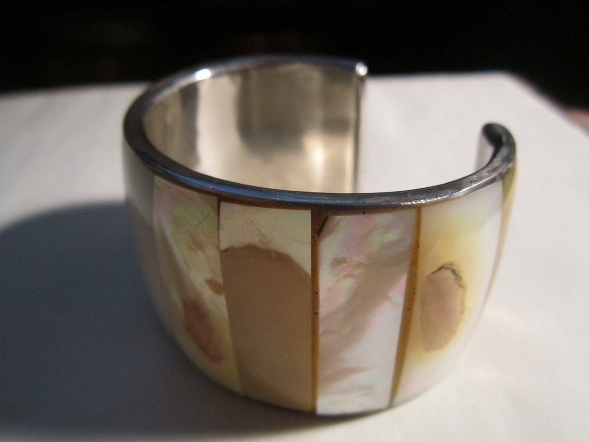 MOTHER OF PEARLY CUFF BRACELET HEAVY FITS 7" WRIST - OFC-D4