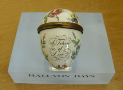 Halcyon Days ''A Token of Love'' Blumen Ei geformte Emaille Box - 2 1/4'' (5,5 cm)