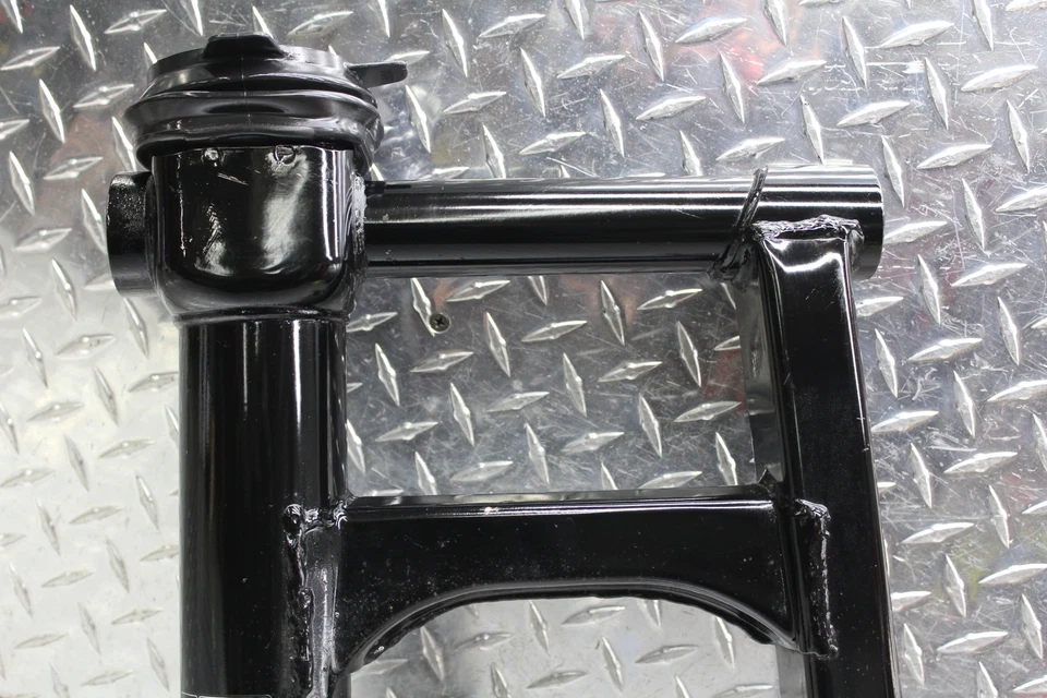 Honda V45 Magna 1982 VF750C basculante trasero 52100-MB1-700ZA Foto 3 de 4