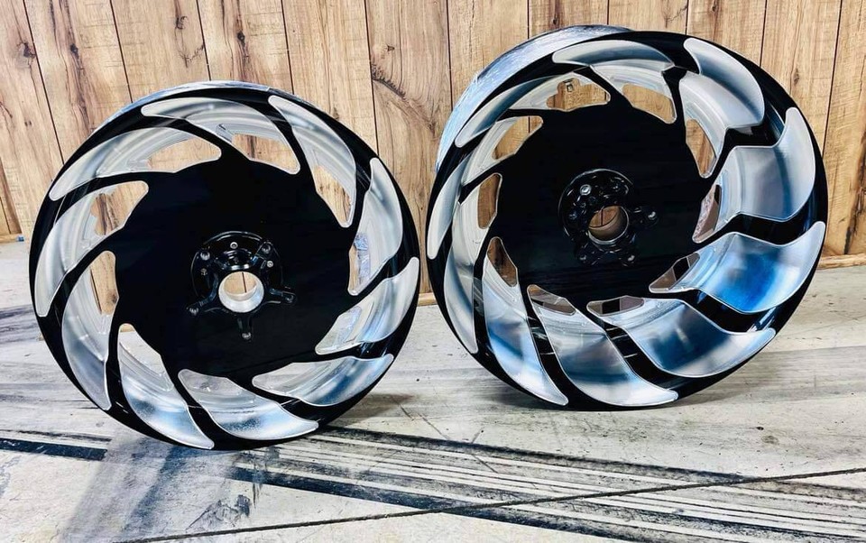 Used R1 Wheels 300 BLACK CONTRAST CUT