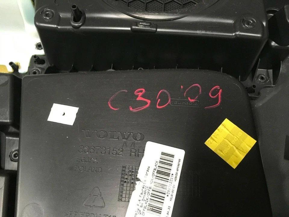 VOLVO C30 2009 REAR RIGHT PASSENGER SIDE INTERIOR DOOR TRIM PANEL FACTORY - Image 4 of 4