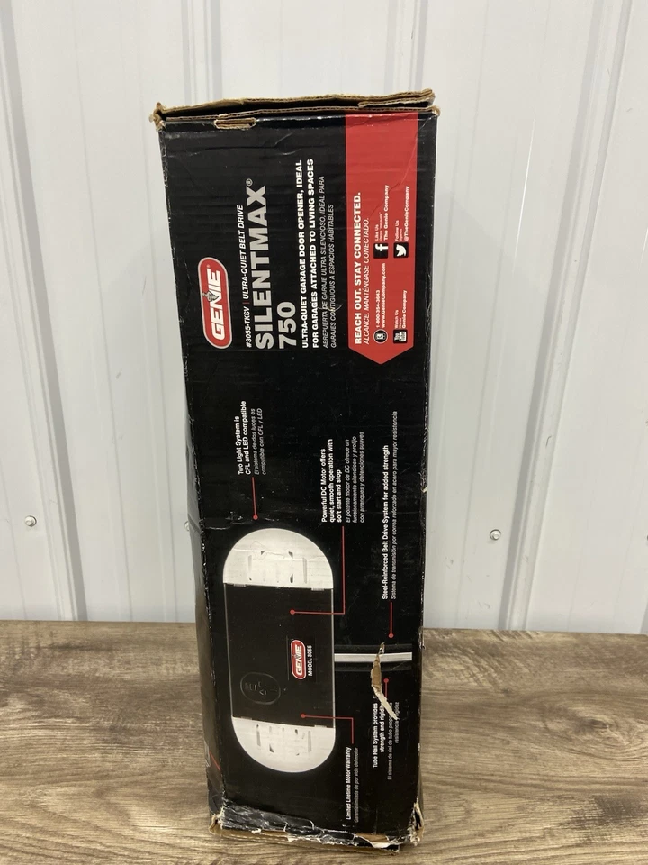 Genie Chain Drive 750 W/Keypad Been in My shop Has Never Been Opened - Image 2 of 4