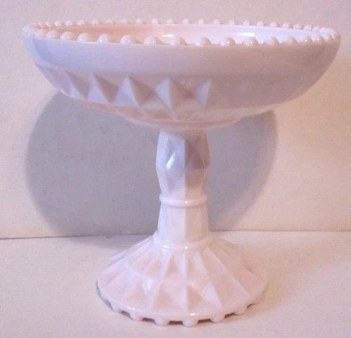 VTG JEANETTE GLASS SHELL PINK MILK GLASS WINDSOR FOOTED CANDY DISH BOWL am