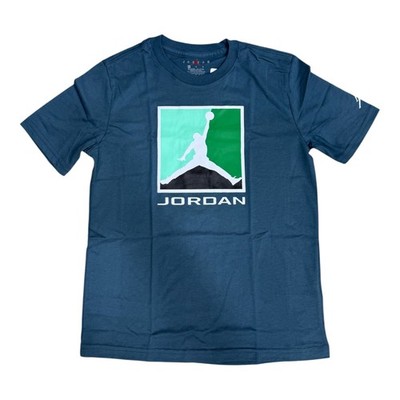 Elevate your sporty look with the Jordan JDB Practice Flight T-Shirt, a garment...