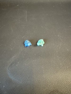 2 VINTAGE BLUE AND GREEN CARVED MINIATURE TURTLE FIGURINE UNSURE OF MATERIAL