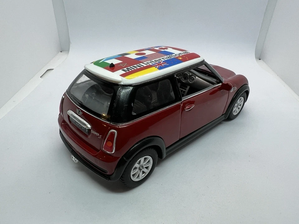 Kinsmart Mini Cooper rojo escala 1:28  Foto 4 de 4
