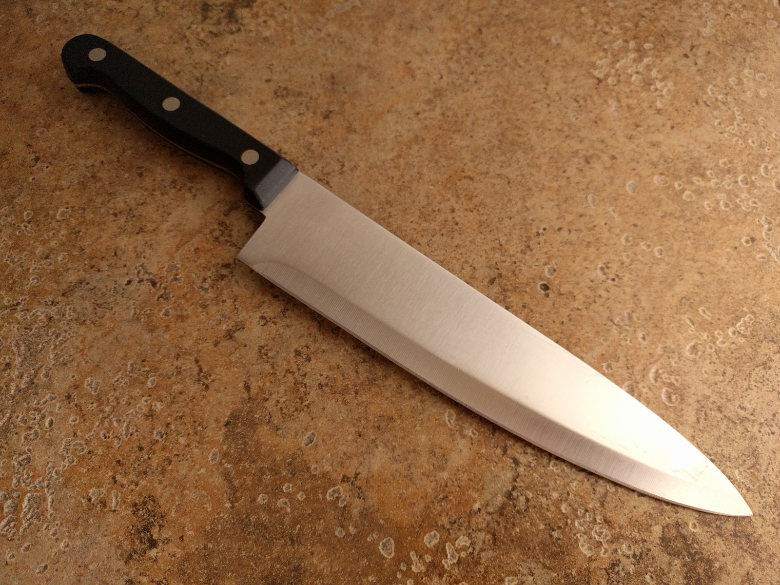 Chicago Cutlery Chef’s Knife 25F20D 8” Blade Black Handle 3 Rivet