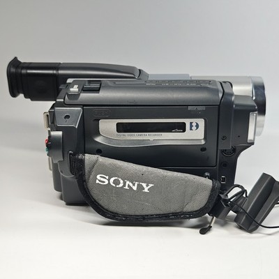Sony Handycam DCR-TRV130E Camcorder Digital8 NightShot 560x Zoom +