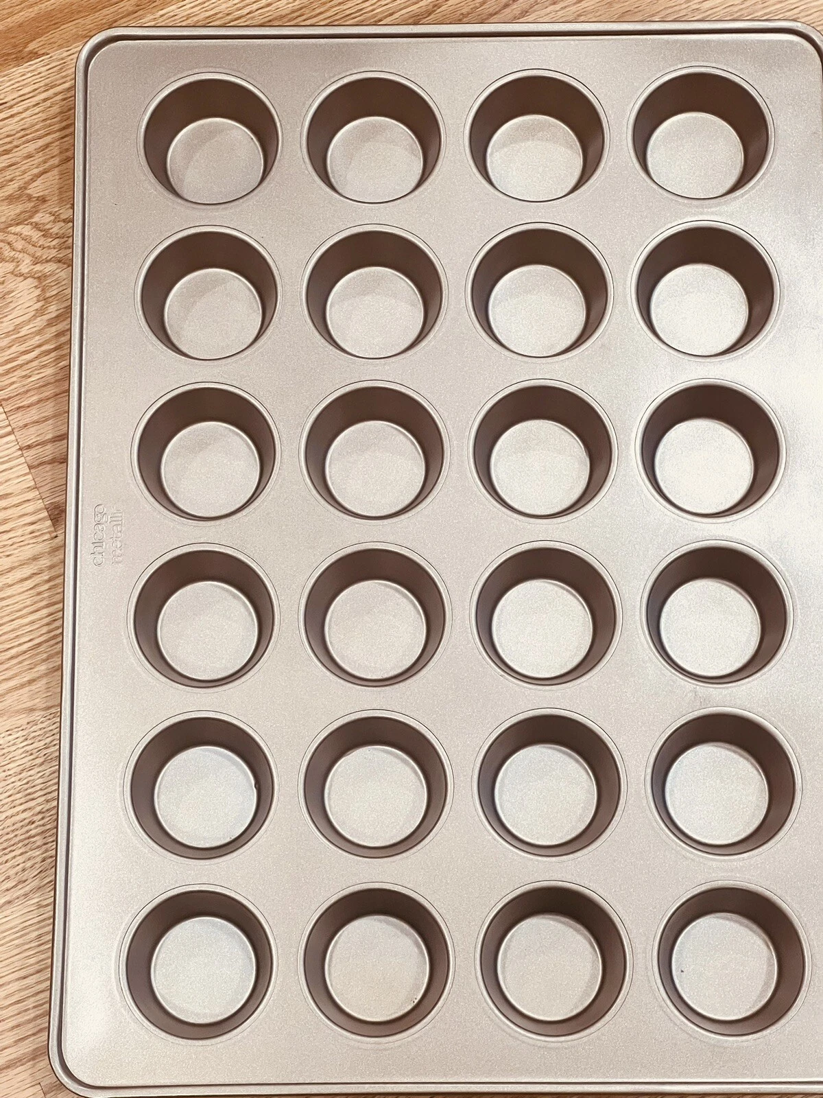 Chicago Metallic Cupcake Muffin Pan 24 Molds 15.75” by 21” Large