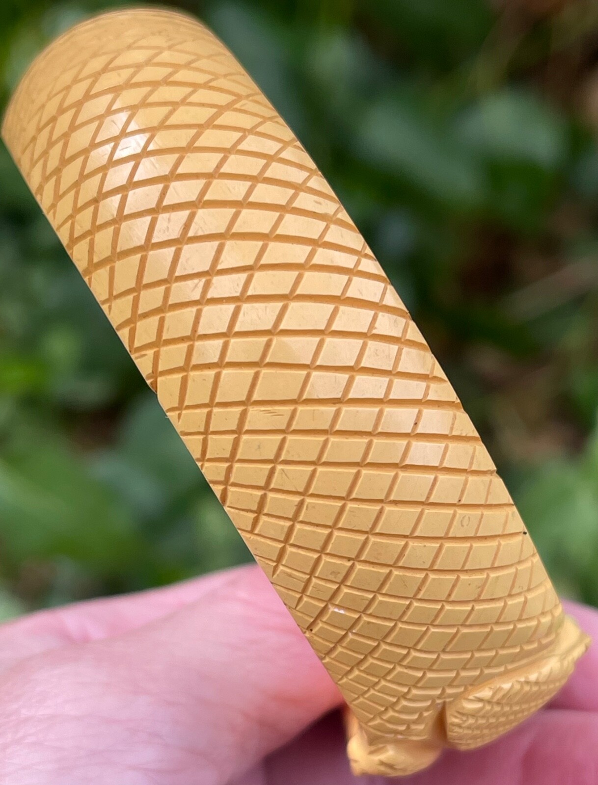 Bakelite snake scale pattern bangle bracelet vint… - image 6