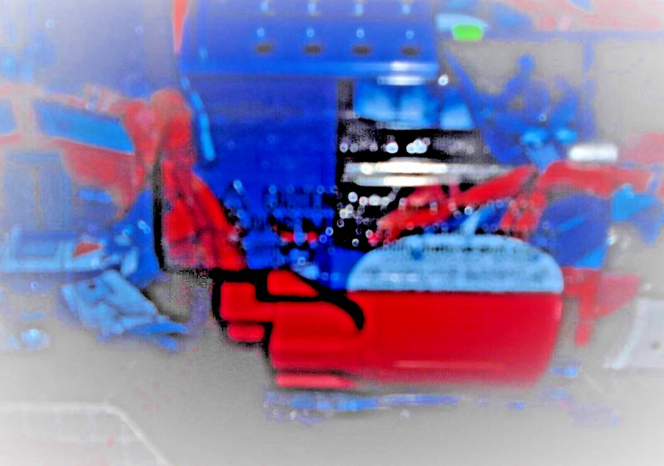 Pistola bláster Barricade NERF edición limitada Optimus Prime RV-10 Foto 2 de 4